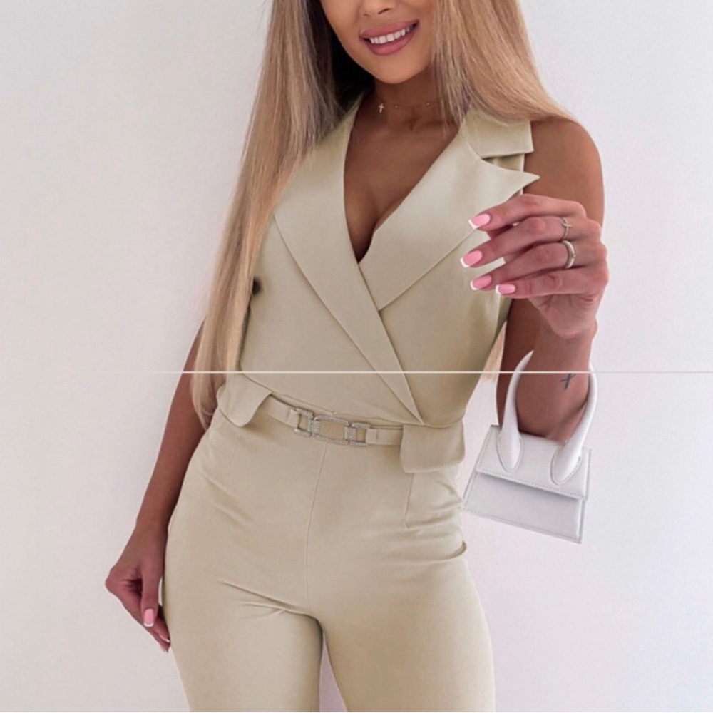 💜NWOT💜 SLEEVELESS HIGH WAIST CREAM JUMPSUIT W/FAUX GOLD BELT UNBRANDED Sz M 8-10 - Picture 3 of 9